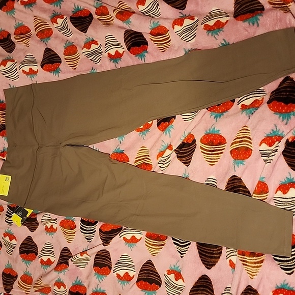 All In Motion Leggings - Picture 2 of 5